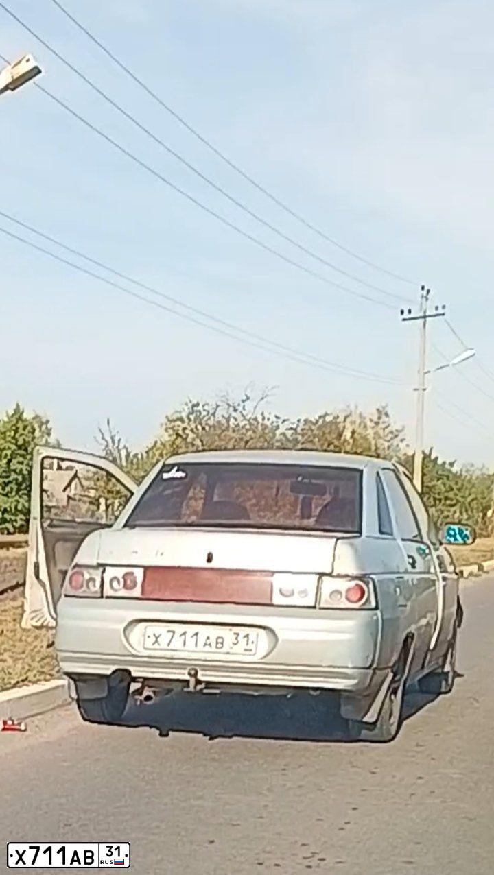 Фото автомобиля LADA 2110 LADA, 1999 — госномер Х711АВ31. Цвет: КРИСТАЛЛ