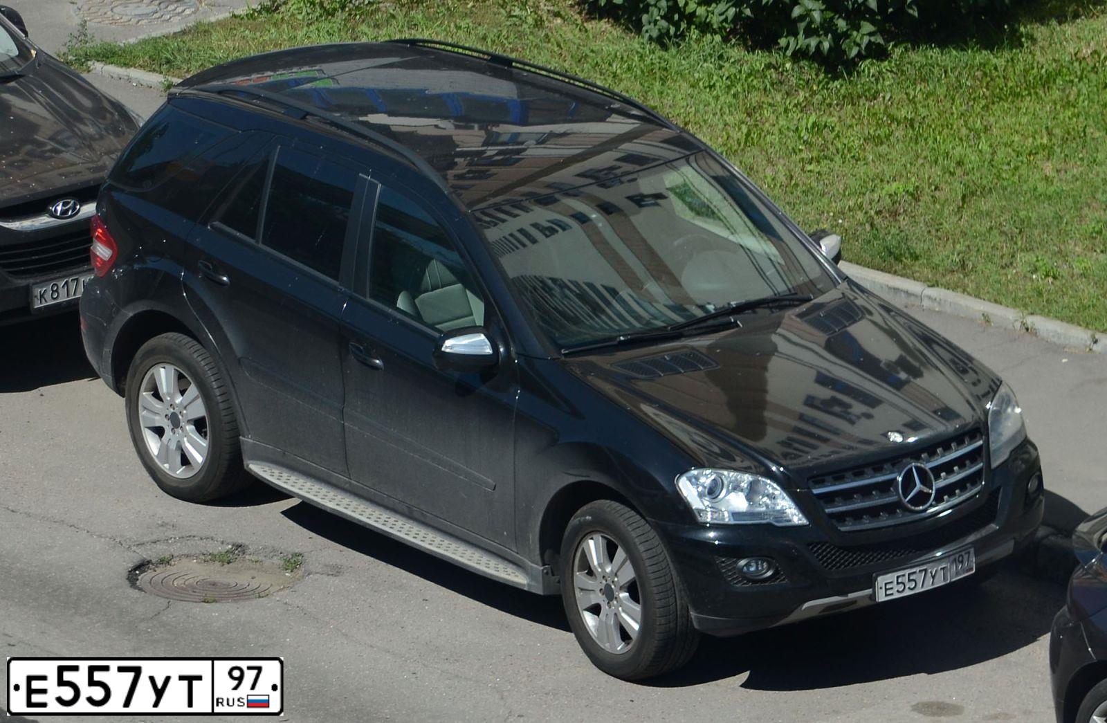 Фото автомобиля MERCEDES M-KLASSE, 2009 — госномер Е557УТ197. Цвет: ЧЕРНЫЙ