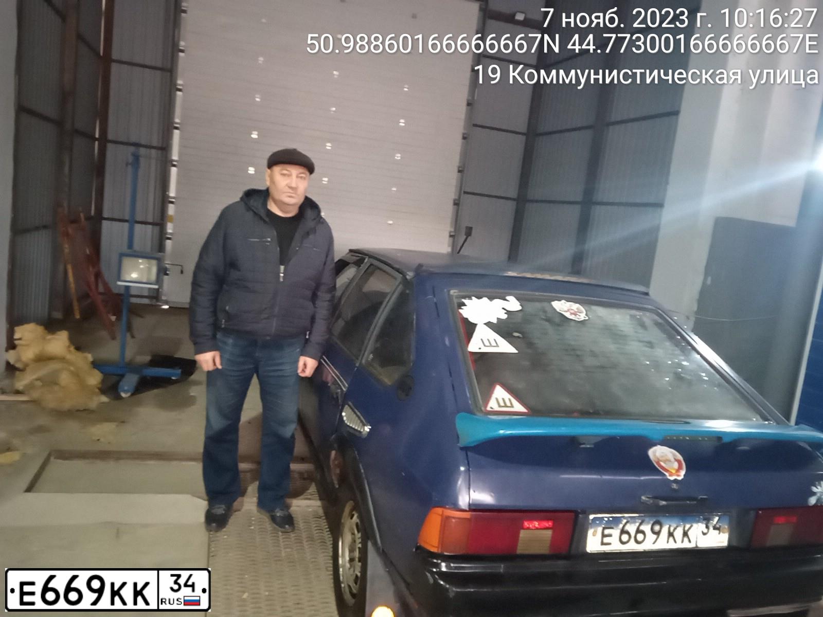 Фото автомобиля МОСКВИЧ 214122, 2000 — госномер Н285ВН134. Цвет: синий
