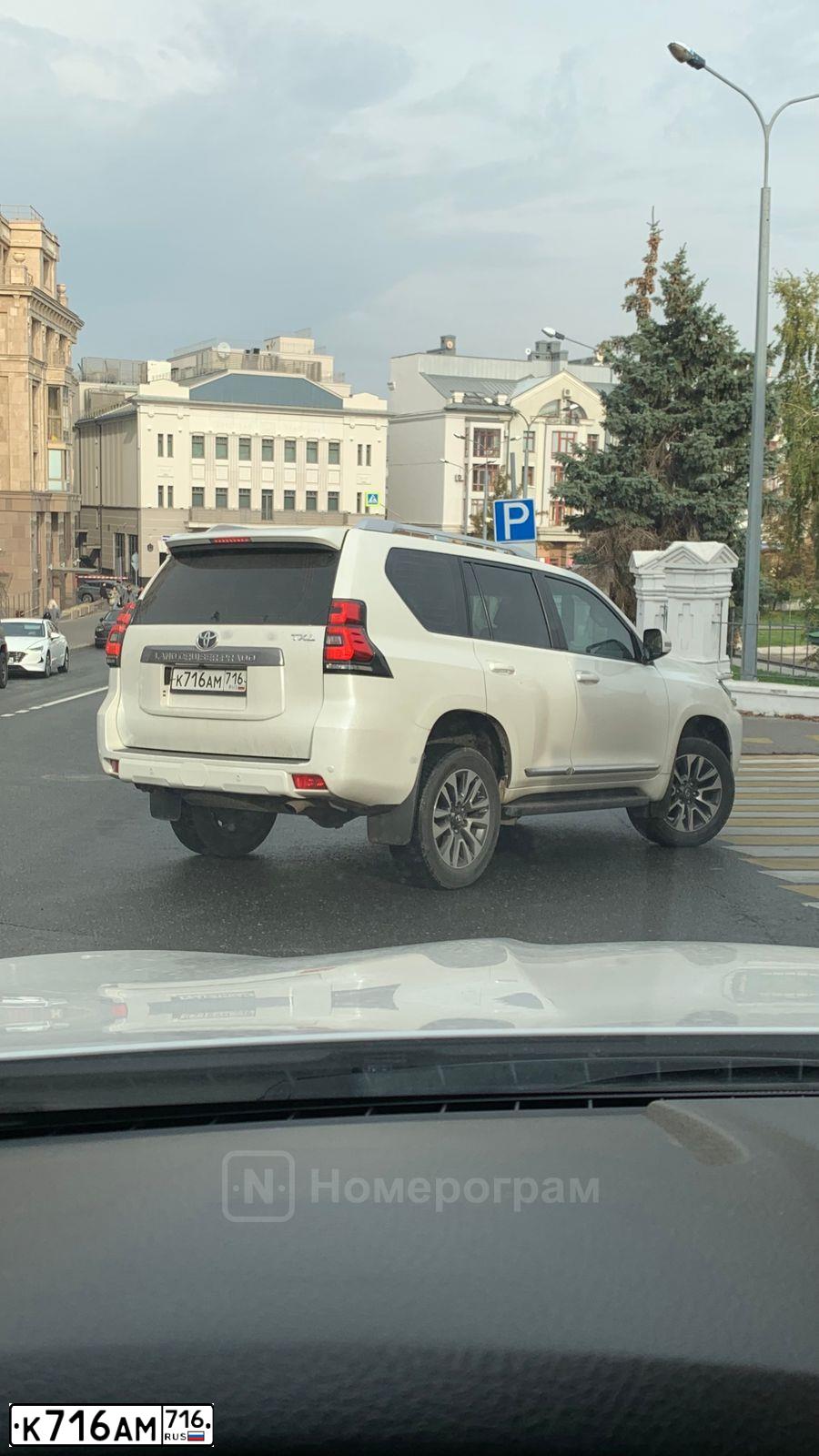 Фото автомобиля FORD EXPLORER, 2017 — госномер Р818ЕС774