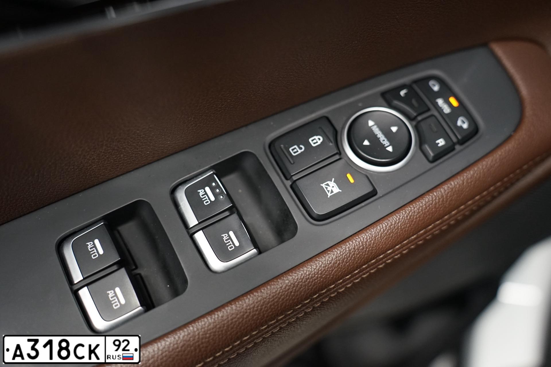 Фото автомобиля KIA UM (SORENTO), 2019 — госномер Н030ХВ82. Цвет: БЕЛЫЙ