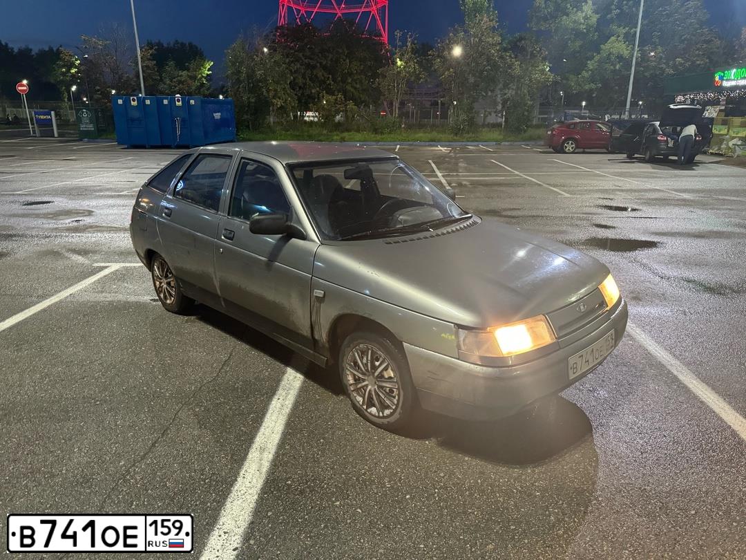 Фото автомобиля LADA 2112, 2002 — госномер В741ОЕ159