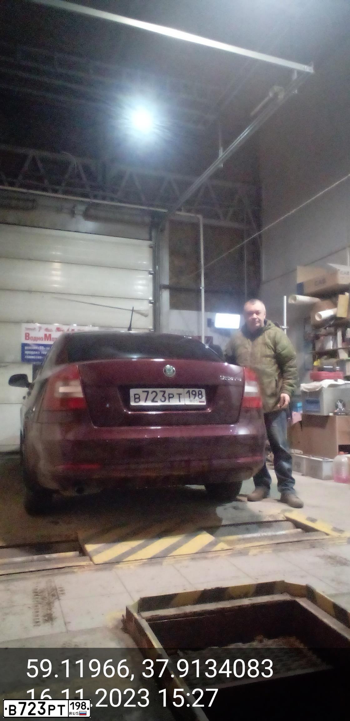 Фото автомобиля SKODA OCTAVIA, 2012 — госномер М634КЕ35. Цвет: ТЕМНО-БОРДОВЫЙ