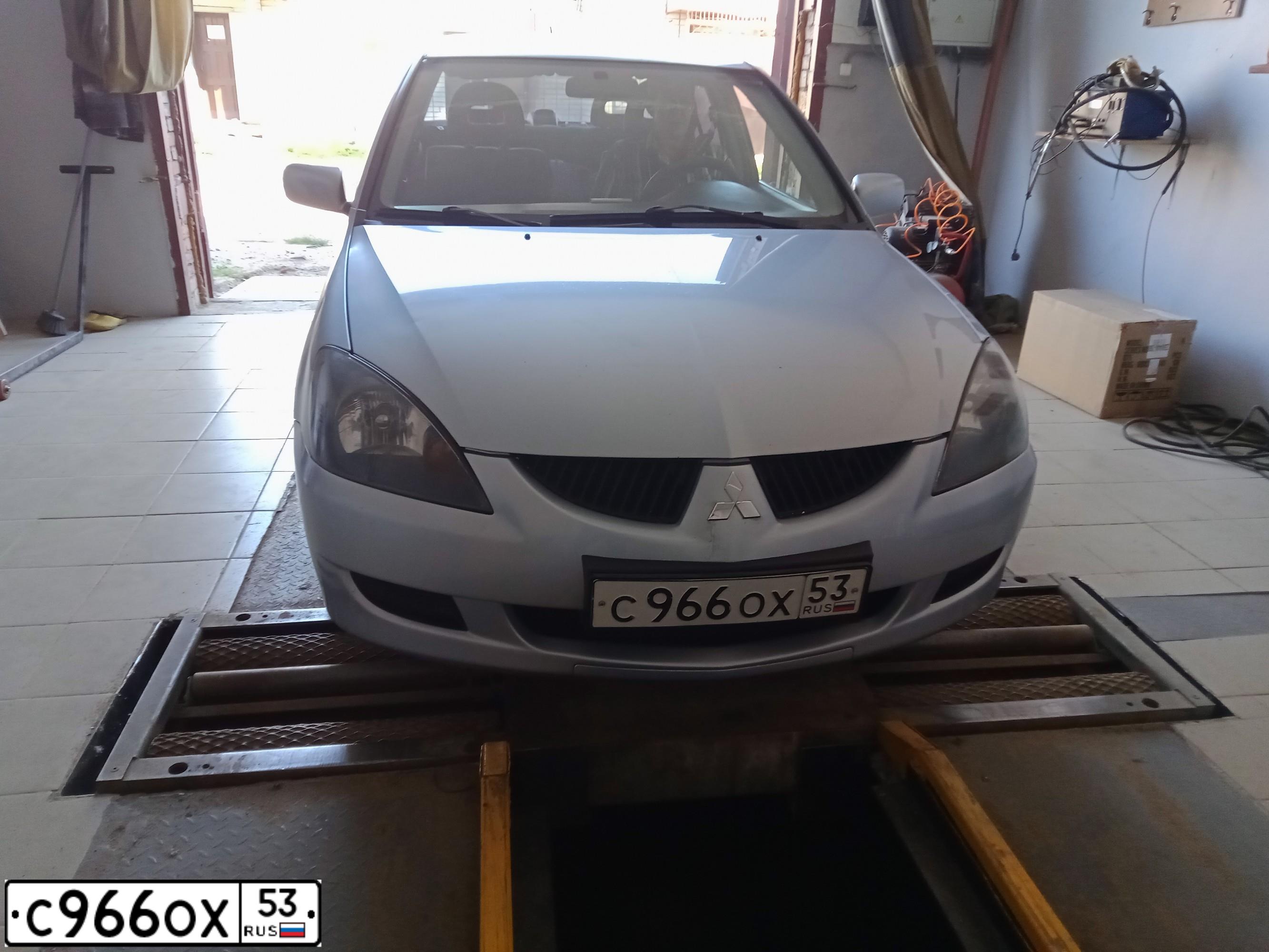 Фото автомобиля MITSUBISHI LANCER, 2005 — госномер Х272ТМ69. Цвет: СЕРЕБРИСТЫЙ