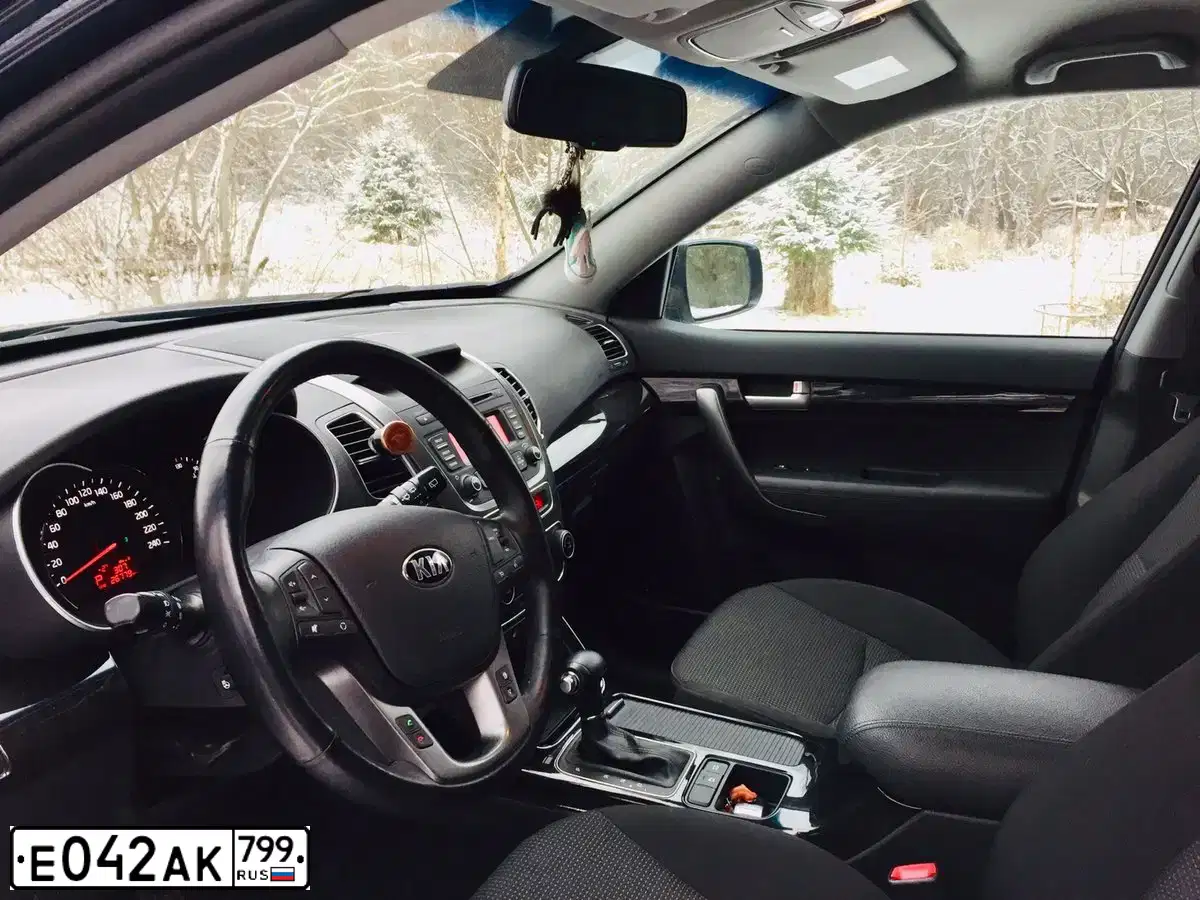 Фото автомобиля KIA SORENTO, 2017 — госномер К425ВН136. Цвет: синий