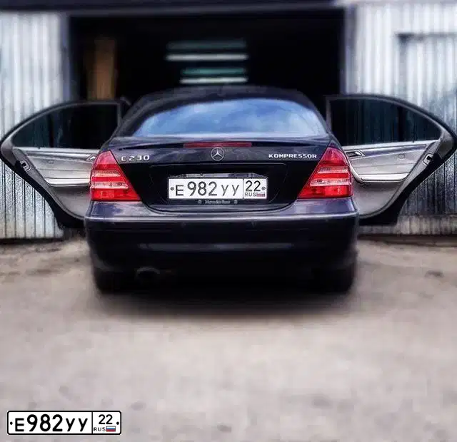 Фото автомобиля MERCEDES C-KLASSE, 2004 — госномер К463РА124. Цвет: ЧЕРНЫЙ