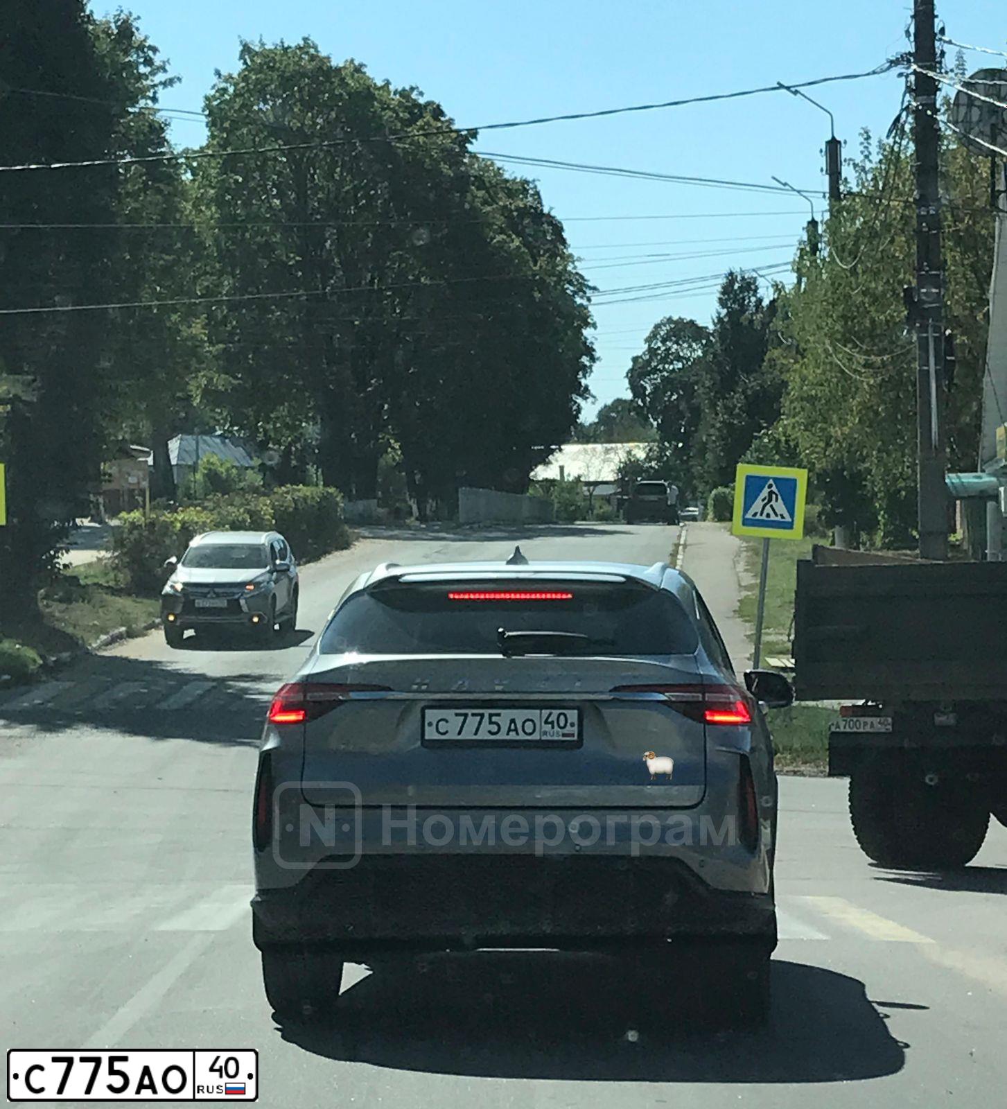 Фото автомобиля HAVAL F7, 2023 — госномер С775АО40. Цвет: СЕРЫЙ