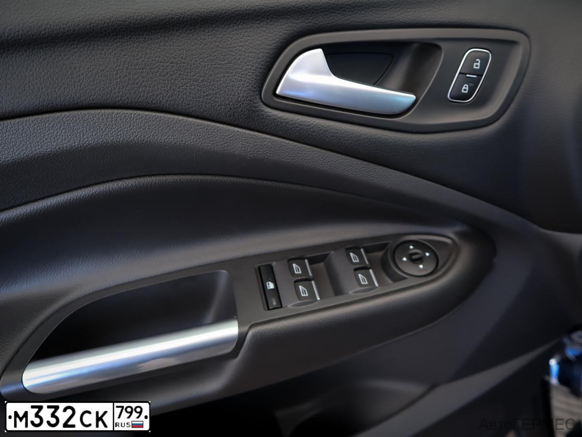 Фото автомобиля FORD KUGA, 2018 — госномер М332СК799. Цвет: ЧЕРНЫЙ