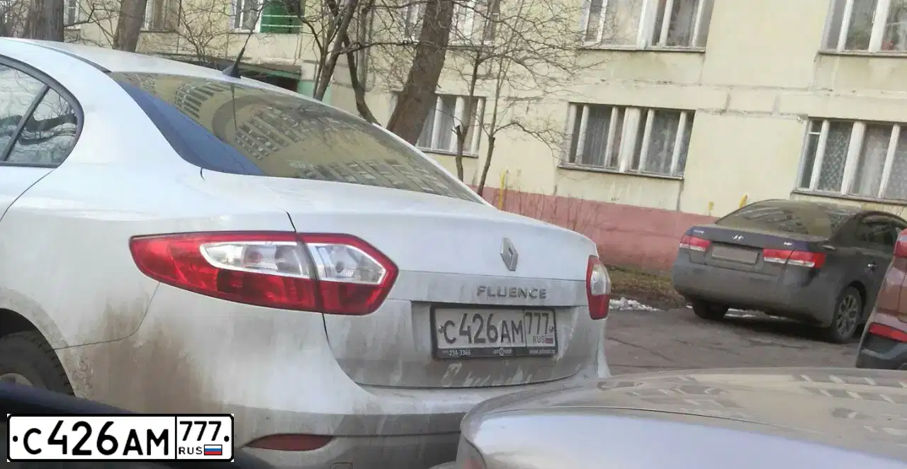 Фото автомобиля RENAULT FLUENCE, 2013 — госномер С426АМ777. Цвет: БЕЛЫЙ