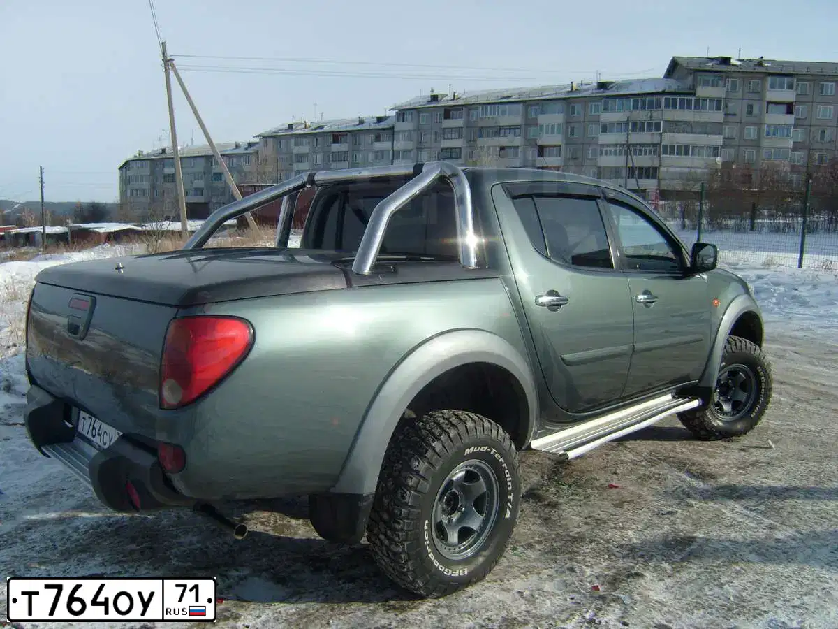 Фото автомобиля LADA 1117 KALINA, 2012 — госномер Т764ОУ71. Цвет: Сине-Черный