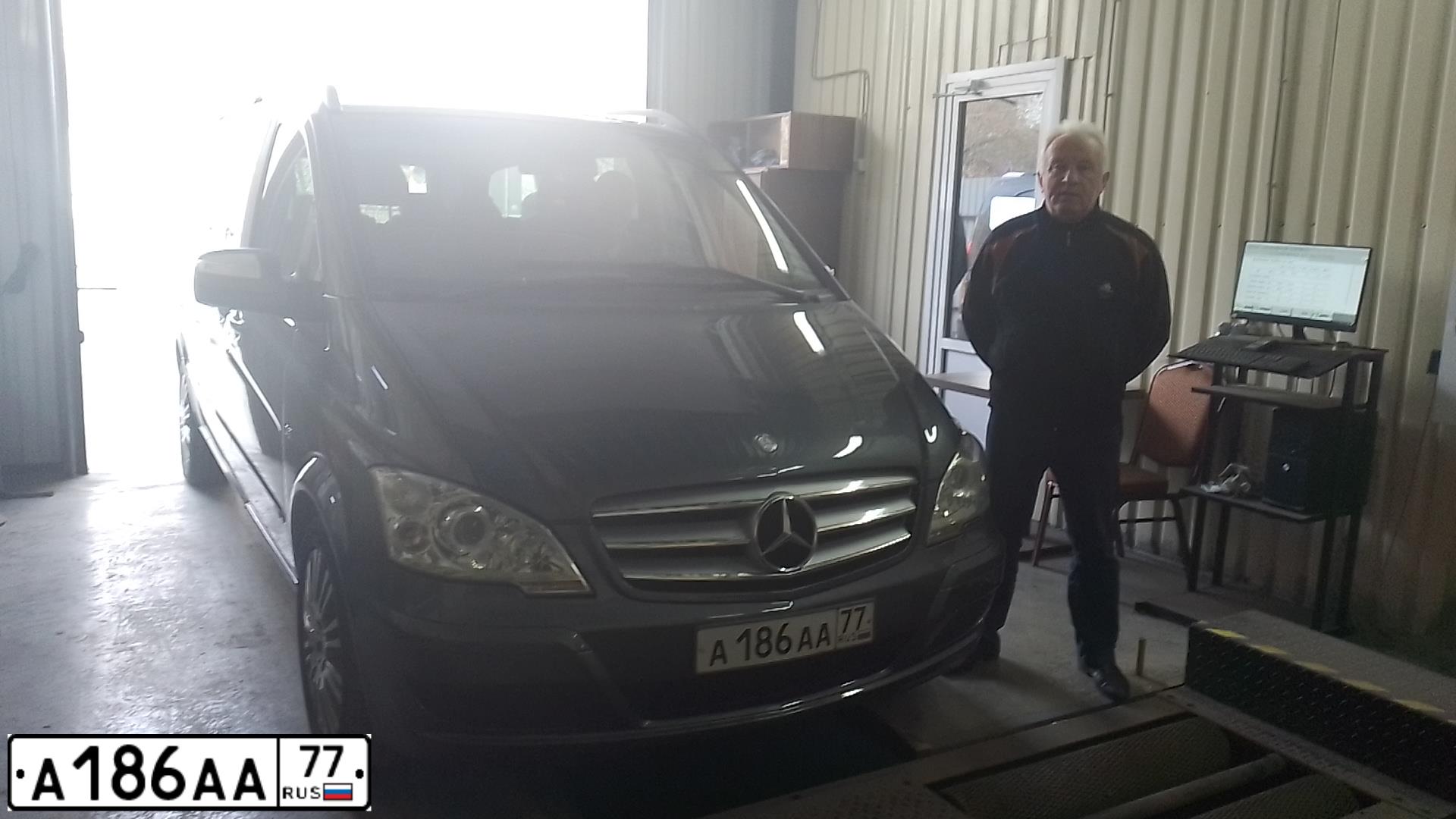 Фото автомобиля PORSCHE CAYENNE, 2004 — госномер Н076ОХ15. Цвет: СЕРО-ПЕРЛАМУТРОВЫЙ