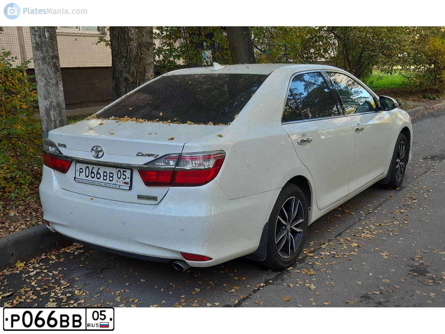 Фото автомобиля TOYOTA CAMRY, 2017 — госномер Р066ВВ05. Цвет: БЕЛЫЙ ПЕРЛАМУТР