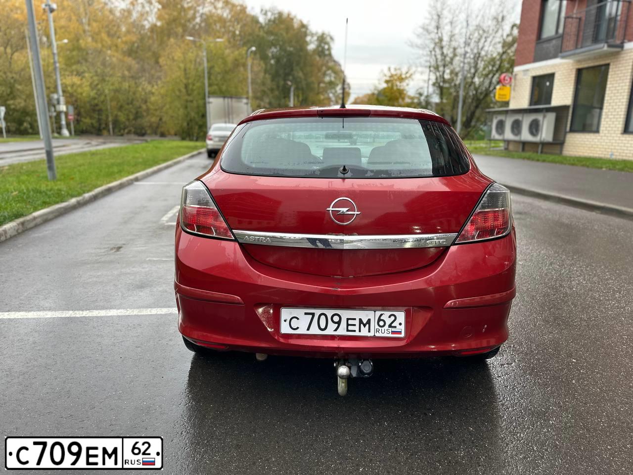 Фото автомобиля OPEL ASTRA, 2006 — госномер Т132РВ790. Цвет: БОРДОВЫЙ