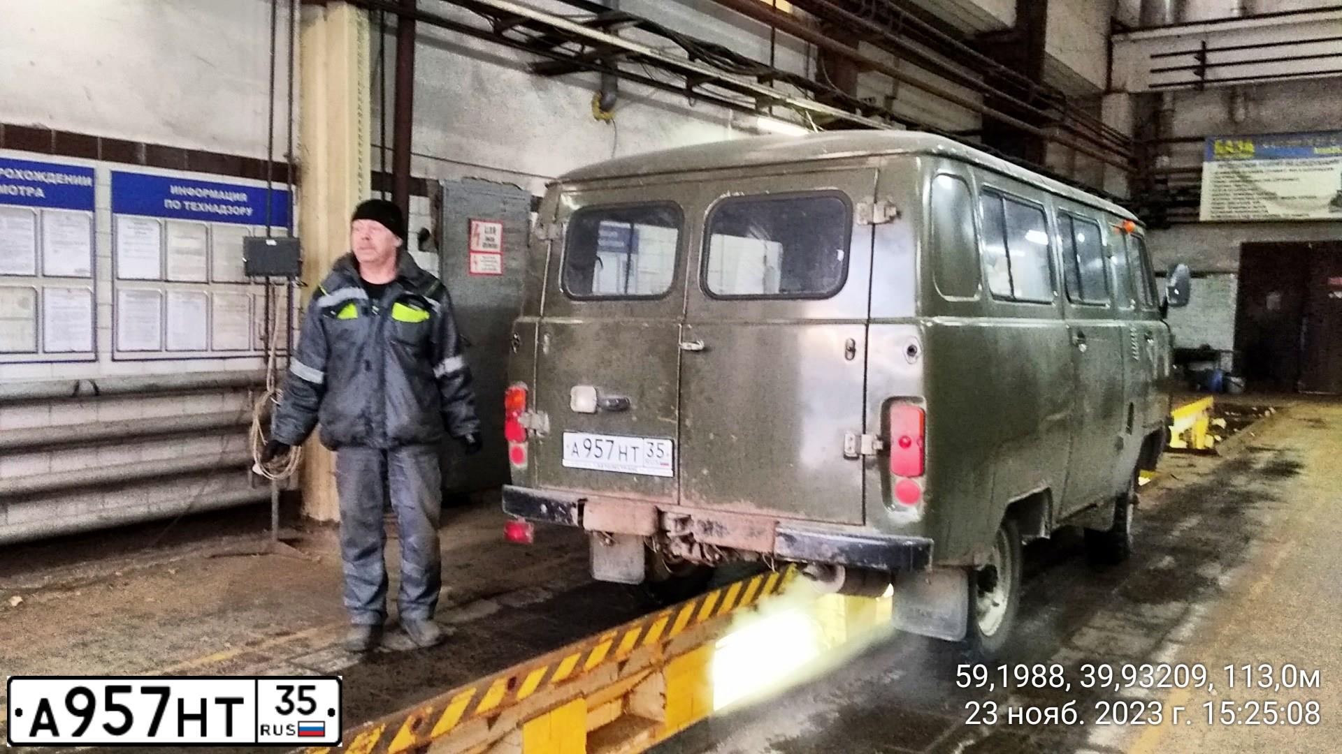 Фото автомобиля UAZ 3741, 2007 — госномер А957НТ35. Цвет: ЗАЩИТНЫЙ