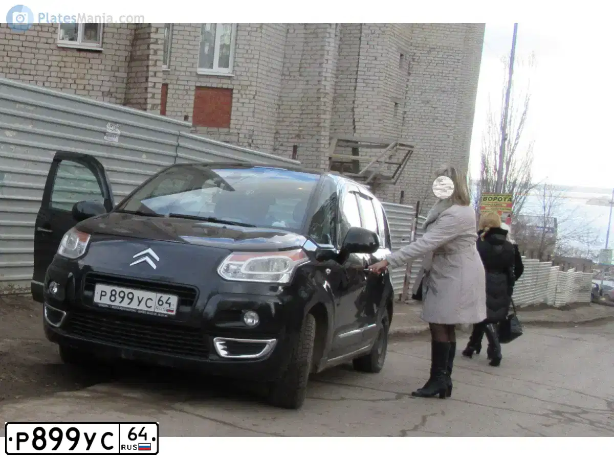 Фото автомобиля CITROEN C3 PICASSO, 2009 — госномер Р899УС64. Цвет: ЧЕРНЫЙ