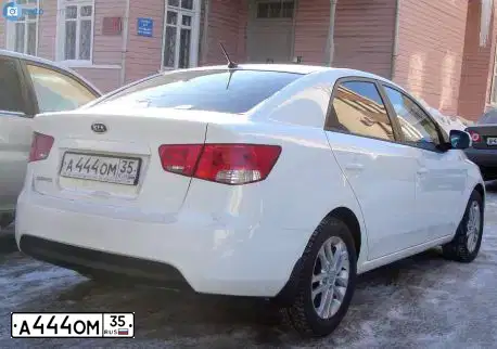Фото автомобиля KIA CERATO, 2010 — госномер М737ОА35. Цвет: Белый
