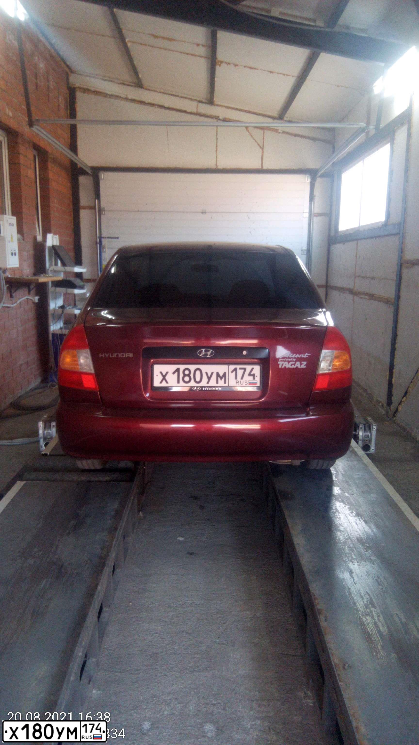 Фото автомобиля TAGAZ ACCENT, 2011 — госномер М784ВА774. Цвет: Красный