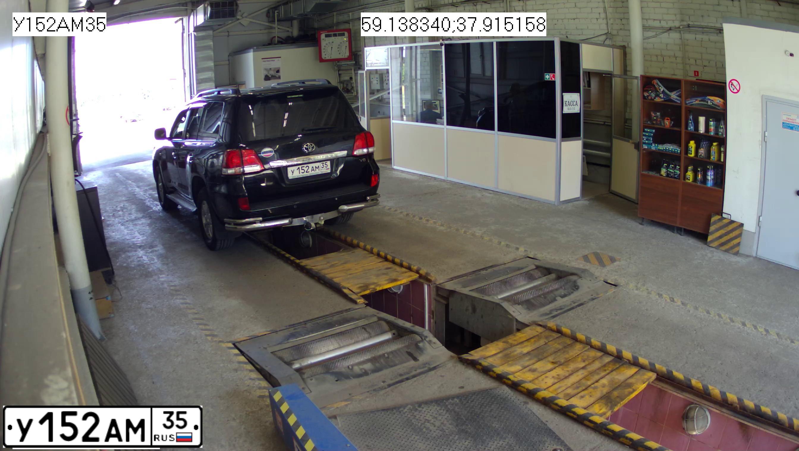 Фото автомобиля TOYOTA LANDCRUISER 200, 2008 — госномер У152АМ35. Цвет: ЧЕРНЫЙ