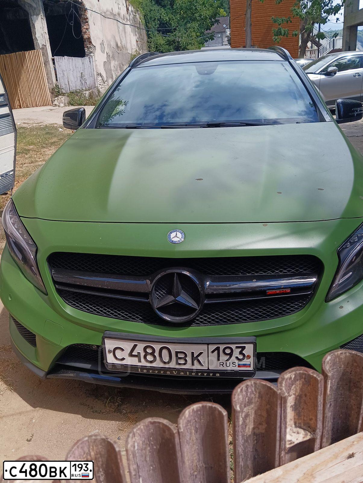 Фото автомобиля MERCEDES GLA-KLASSE, 2014 — госномер С480ВК193. Цвет: Зеленый