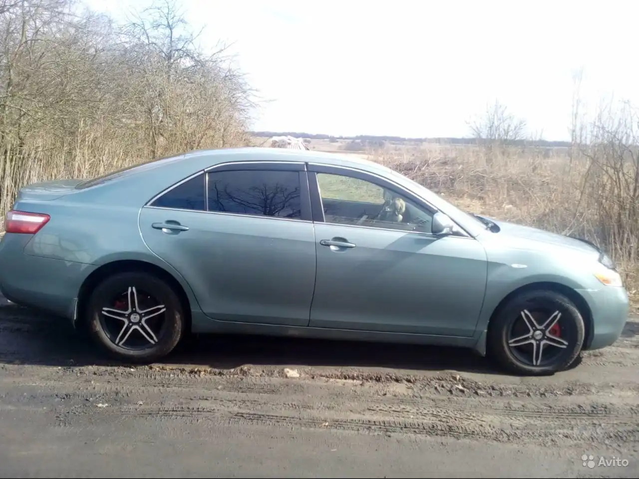 Фото автомобиля TOYOTA CAMRY, 2006 — госномер А156НТ180. Цвет: бирюзовый