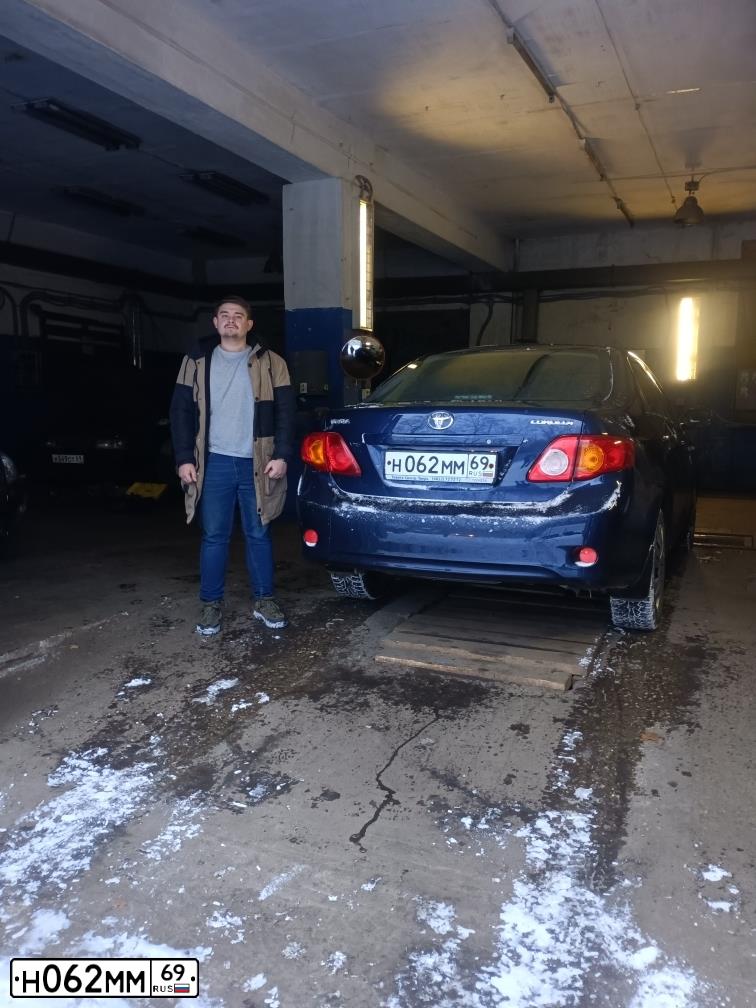 Фото автомобиля TOYOTA COROLLA, 2007 — госномер В818УЕ69. Цвет: ТЕМНО СИНИЙ