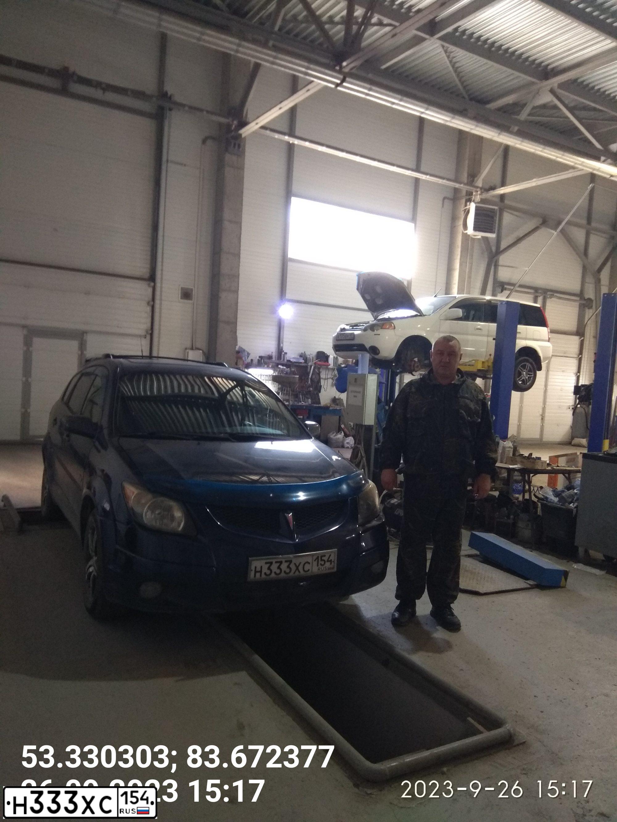 Фото автомобиля PONTIAC VIBE, 2003 — госномер Н333ХС154. Цвет: синий