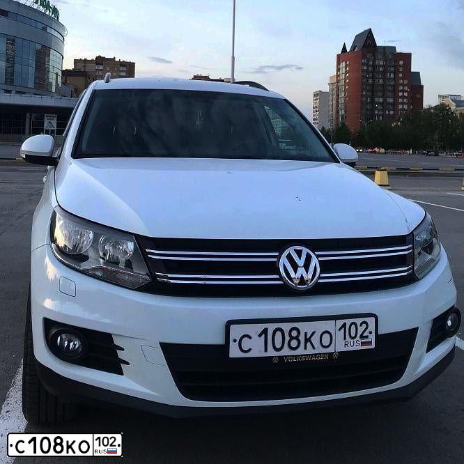 Фото автомобиля VOLKSWAGEN TIGUAN, 2015 — госномер С108КО102. Цвет: Белый