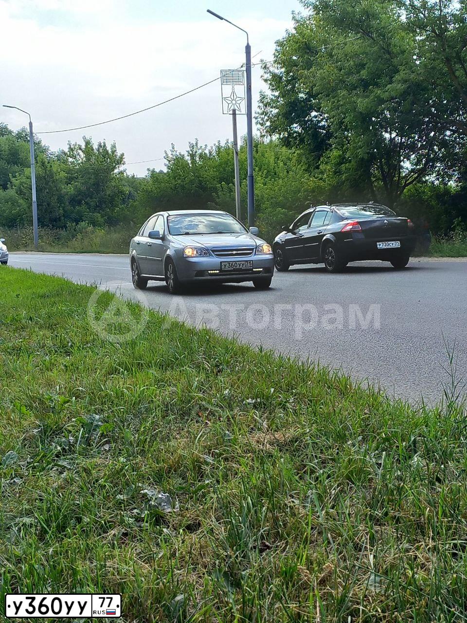 Фото автомобиля HYUNDAI SOLARIS, 2013 — госномер М677ТН33. Цвет: БЕЖЕВО-СЕРЫЙ
