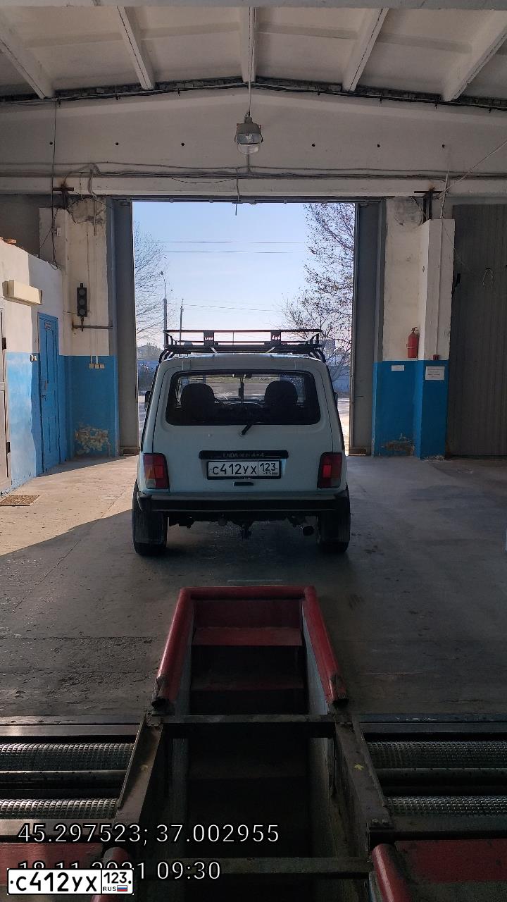 Фото автомобиля LADA 2121 NIVA, 2008 — госномер С412УХ123. Цвет: ЯРКО-БЕЛЫЙ