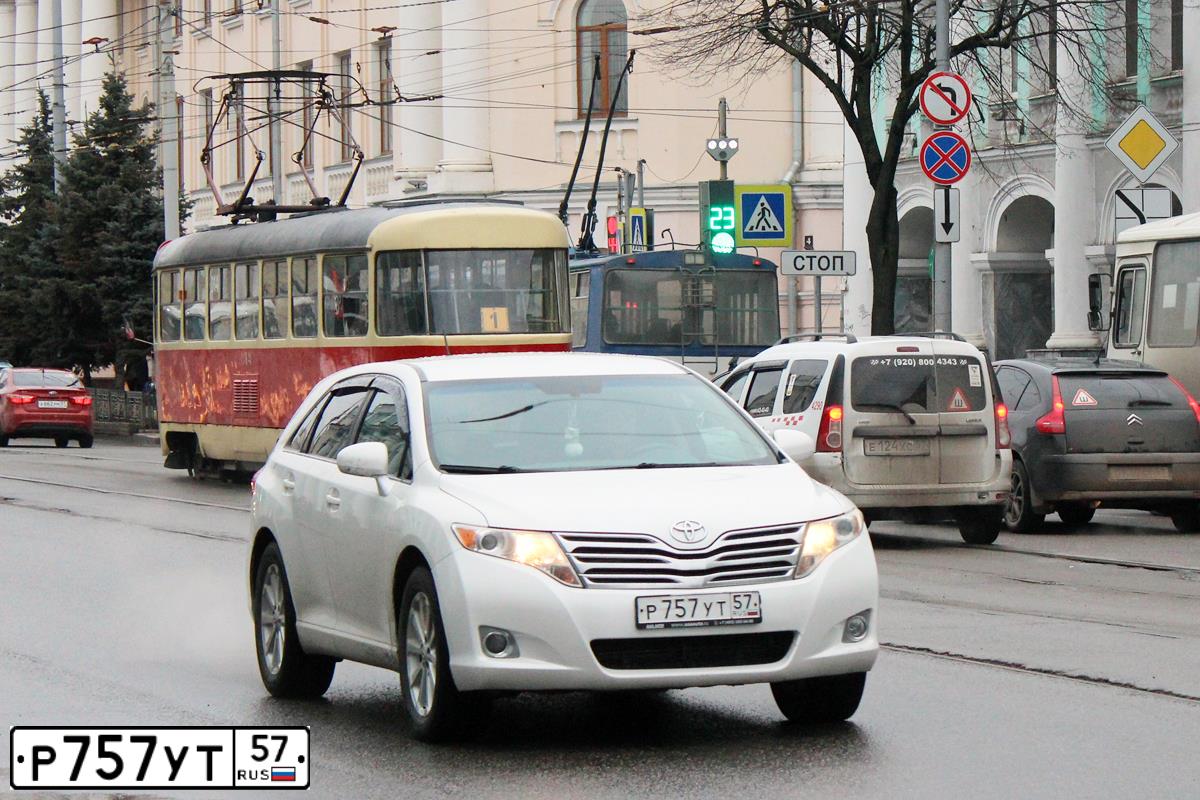 Фото автомобиля TOYOTA CAMRY, 2004 — госномер О806МА154. Цвет: Серебристый