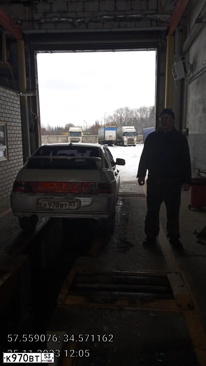 Фото автомобиля LADA 2112 LADA, 2004 — госномер К970ВТ53. Цвет: СВЕТЛО-СЕРЕБРИСТЫЙ МЕТАЛЛ