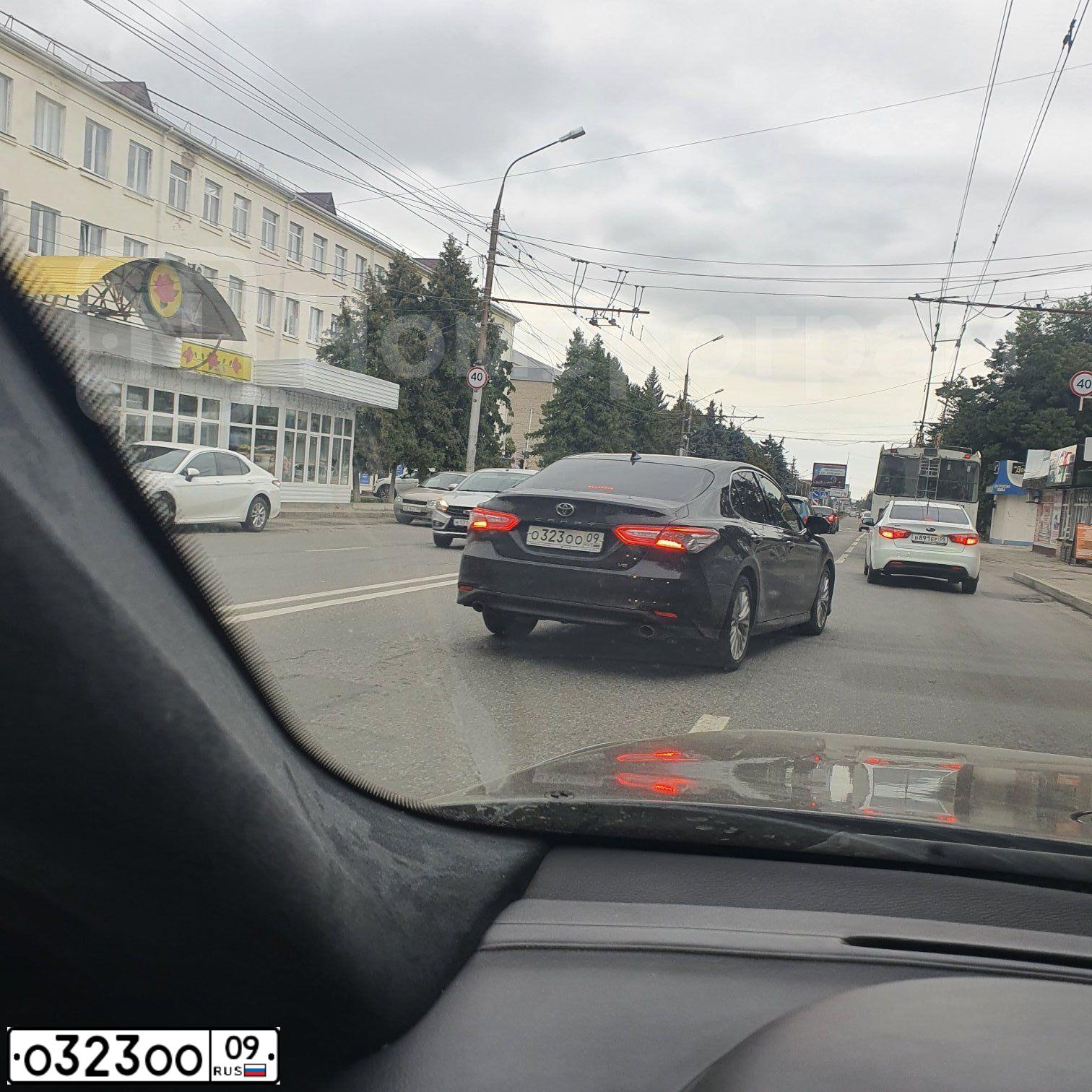 Фото автомобиля TOYOTA CAMRY, 2013 — госномер А506АА161. Цвет: ЧЕРНЫЙ МЕТАЛЛИК