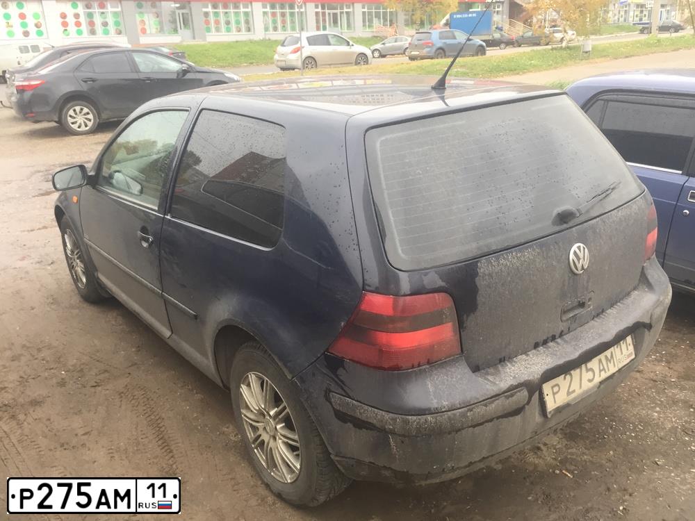 Фото автомобиля VOLKSWAGEN GOLF, 1998 — госномер Р275АМ11. Цвет: ТЕМНО-СИНИЙ