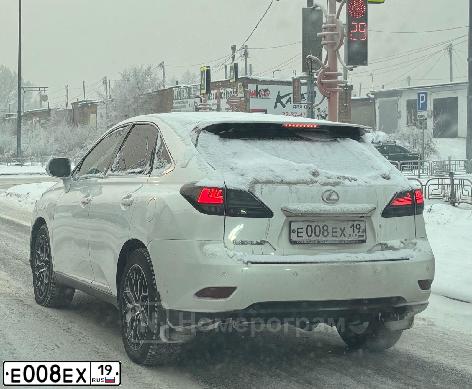 Фото автомобиля TOYOTA AVENSIS, 2004 — госномер А876СО24. Цвет: Коричневый