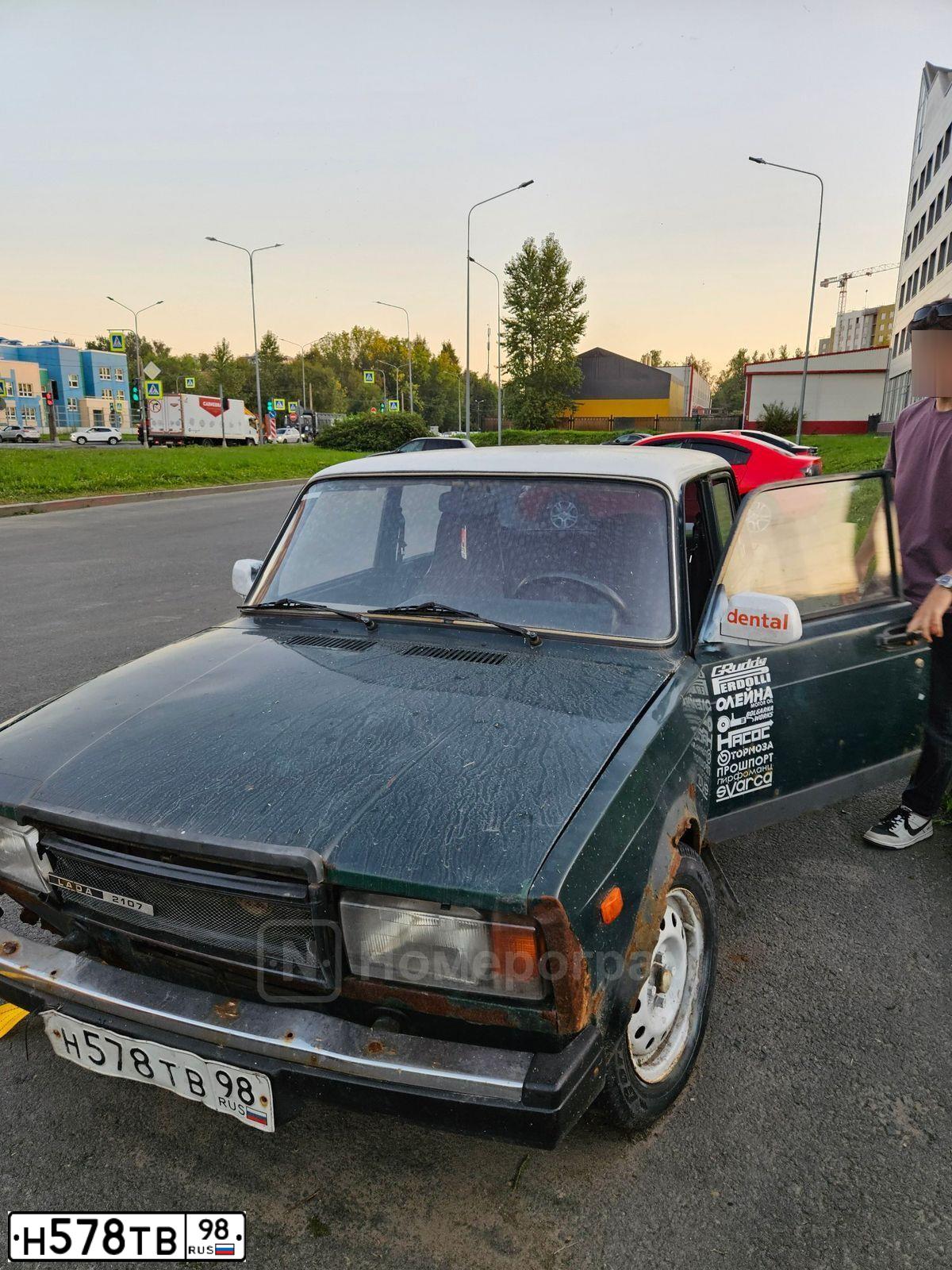 Фото автомобиля LADA 2107, 2007 — госномер Т442ТК198. Цвет: Темно-зеленый