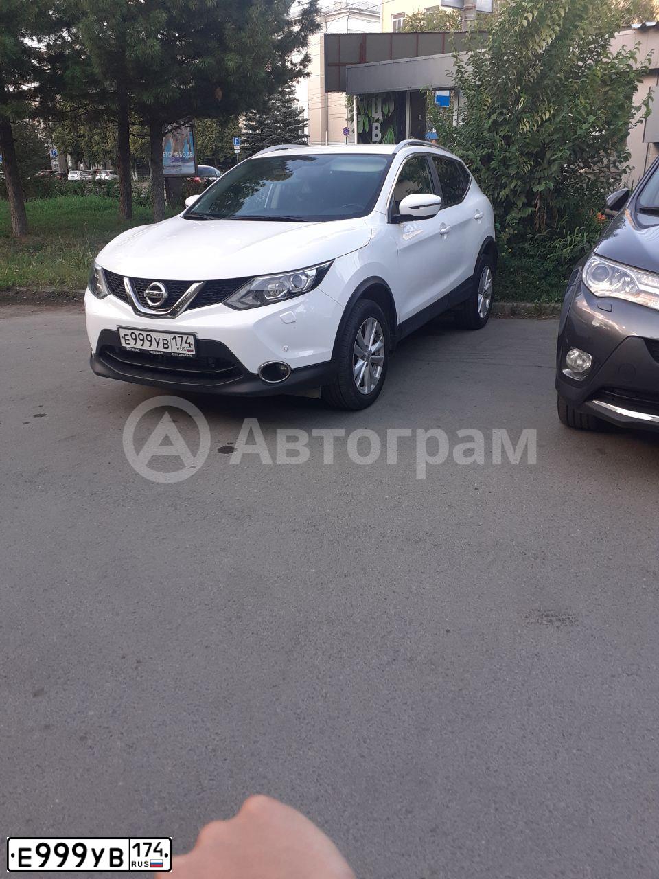 Фото автомобиля NISSAN QASHQAI, 2018 — госномер Е999УВ174. Цвет: БЕЛЫЙ