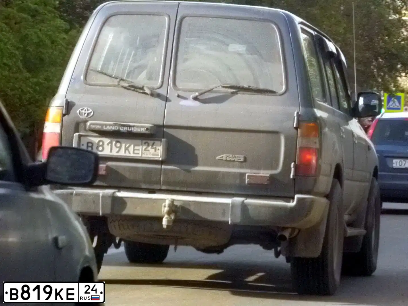 Фото автомобиля TOYOTA LANDCRUISER, 1994 — госномер Т150ЕМ22. Цвет: синий