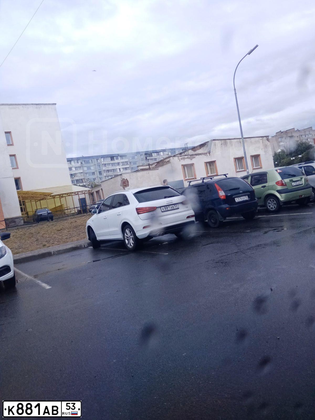 Фото автомобиля AUDI Q3, 2014 — госномер К881АВ53. Цвет: Белый