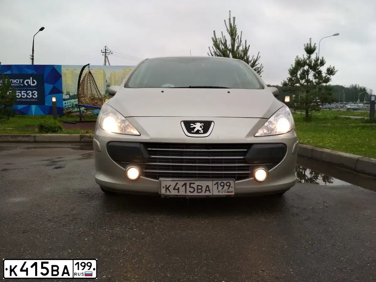 Фото автомобиля PEUGEOT 307, 2007 — госномер Е249КЕ147. Цвет: Серый