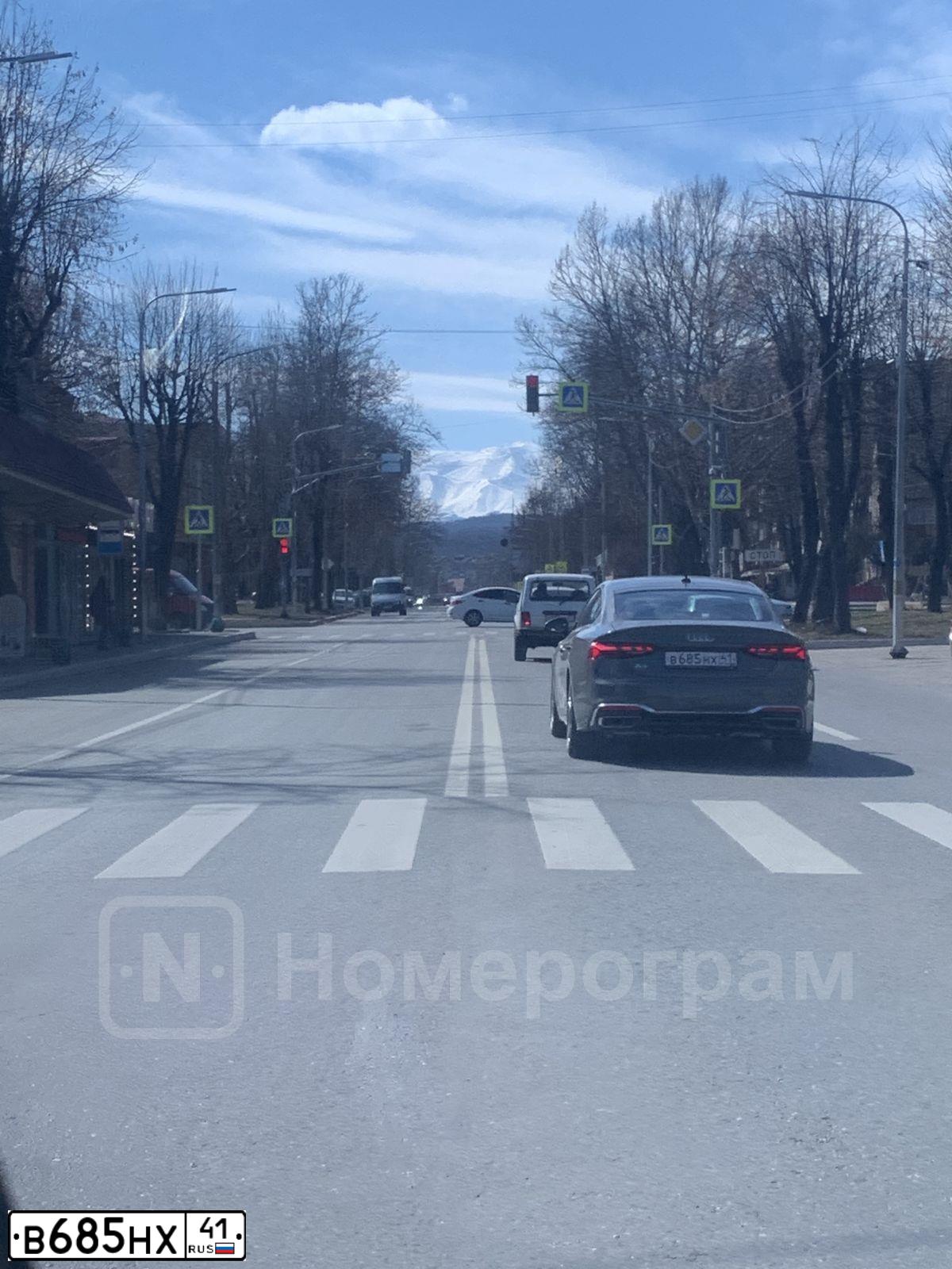 Фото автомобиля AUDI A5 SPORTBACK, 2020 — госномер М282ХВ154. Цвет: СЕРЫЙ