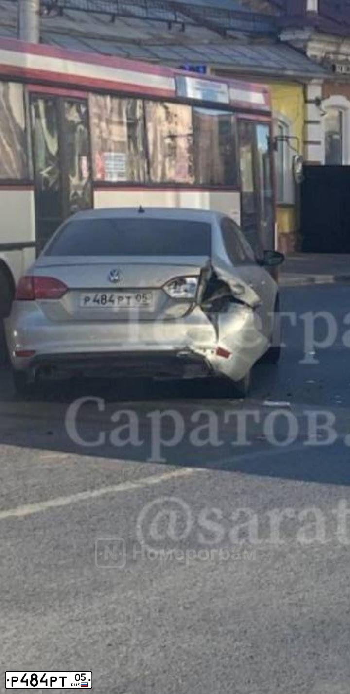 Фото автомобиля VOLKSWAGEN JETTA, 2014 — госномер Р484РТ05. Цвет: СЕРЕБРИСТО ЖЕЛТЫЙ