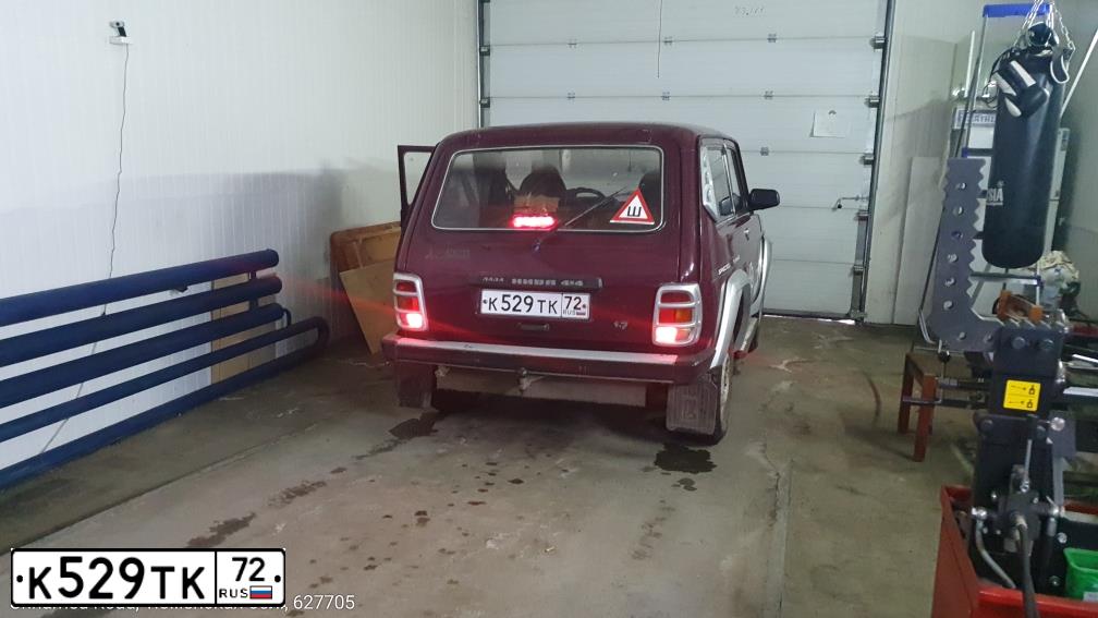 Фото автомобиля LADA 2121 NIVA, 2002 — госномер К529ТК72. Цвет: ТЕМНО-БОРДОВЫЙ