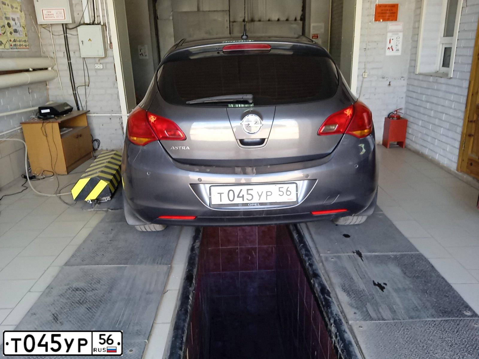 Фото автомобиля OPEL ASTRA, 2011 — госномер Т045УР56. Цвет: СЕРЫЙ МЕТАЛЛИК