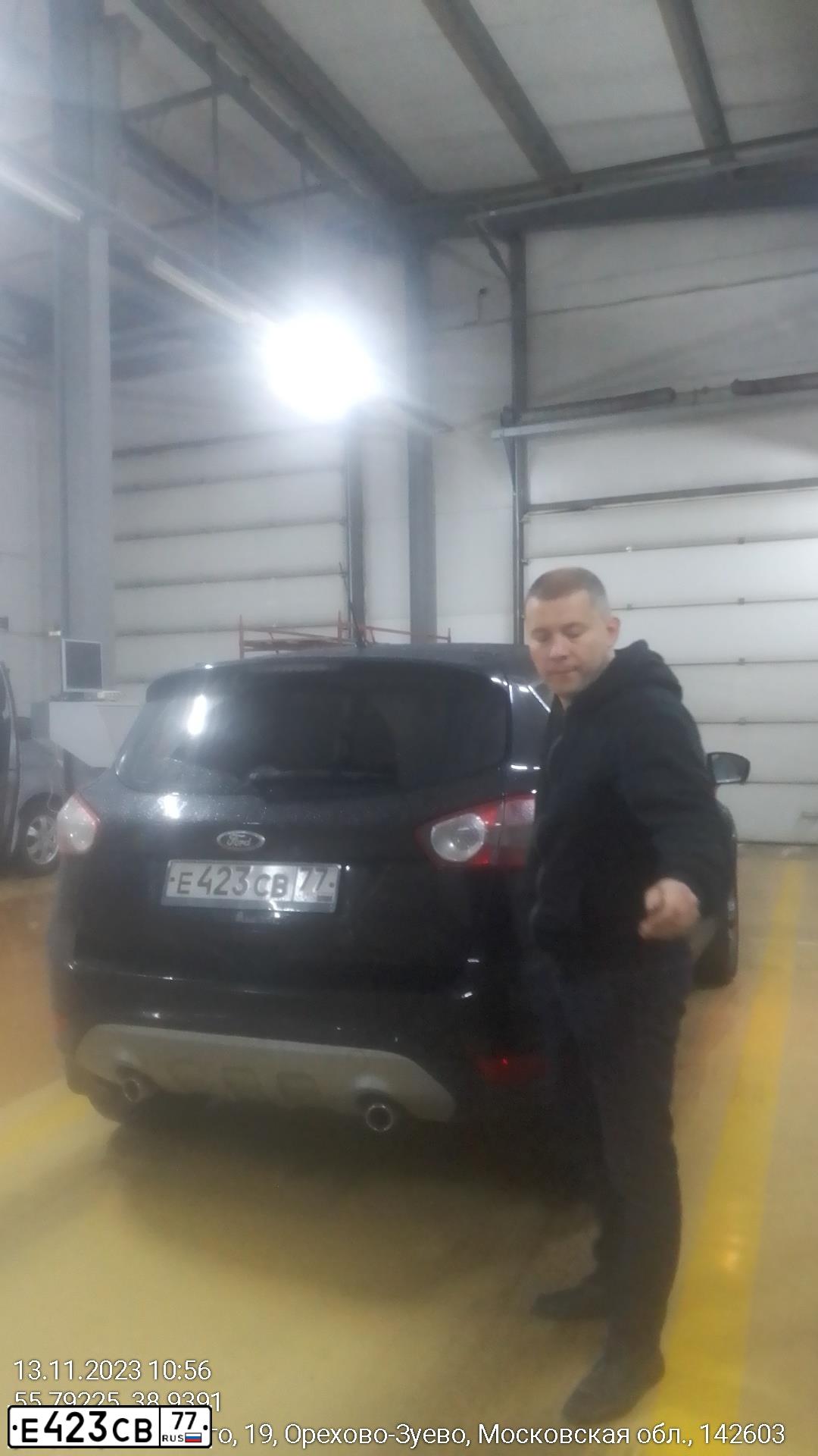 Фото автомобиля FORD KUGA, 2012 — госномер Н403ТЕ790. Цвет: ЧЕРНЫЙ