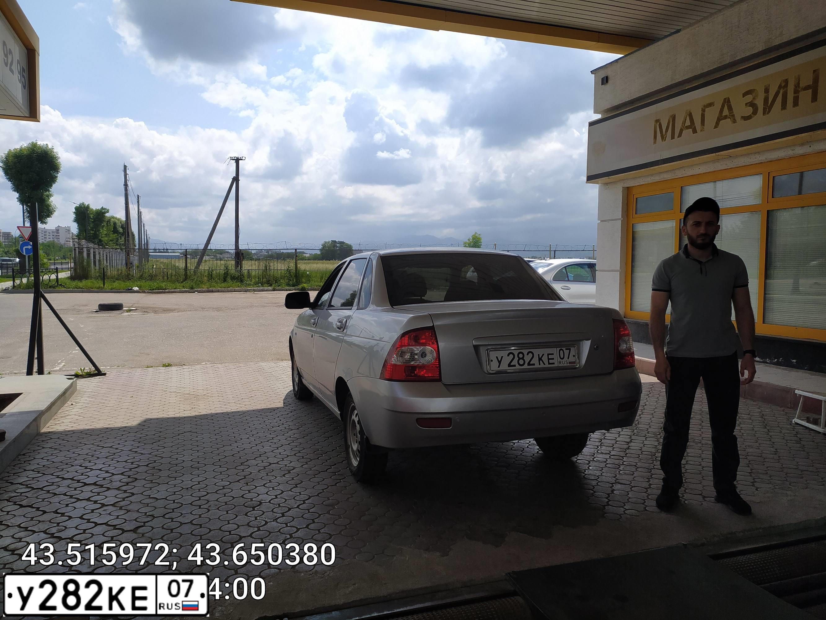 Фото автомобиля LADA 2170 PRIORA, 2008 — госномер У282КЕ07. Цвет: СВЕТЛО-СЕРЕБРИСТЫЙ МЕТАЛЛ