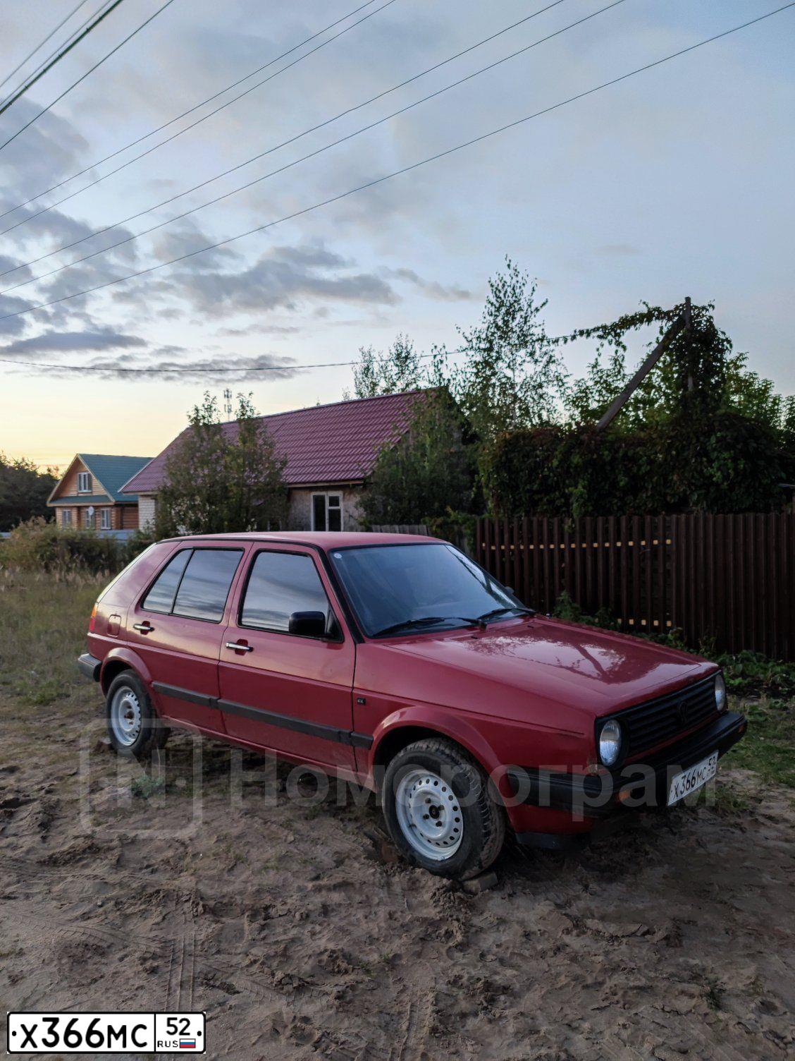 Фото автомобиля VOLKSWAGEN GOLF, 1990 — госномер Х366МС52. Цвет: Красный