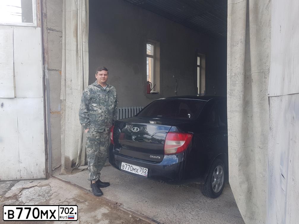 Фото автомобиля LADA 2190 GRANTA, 2012 — госномер В770МХ702. Цвет: СИНЕ-ЧЕРНЫЙ