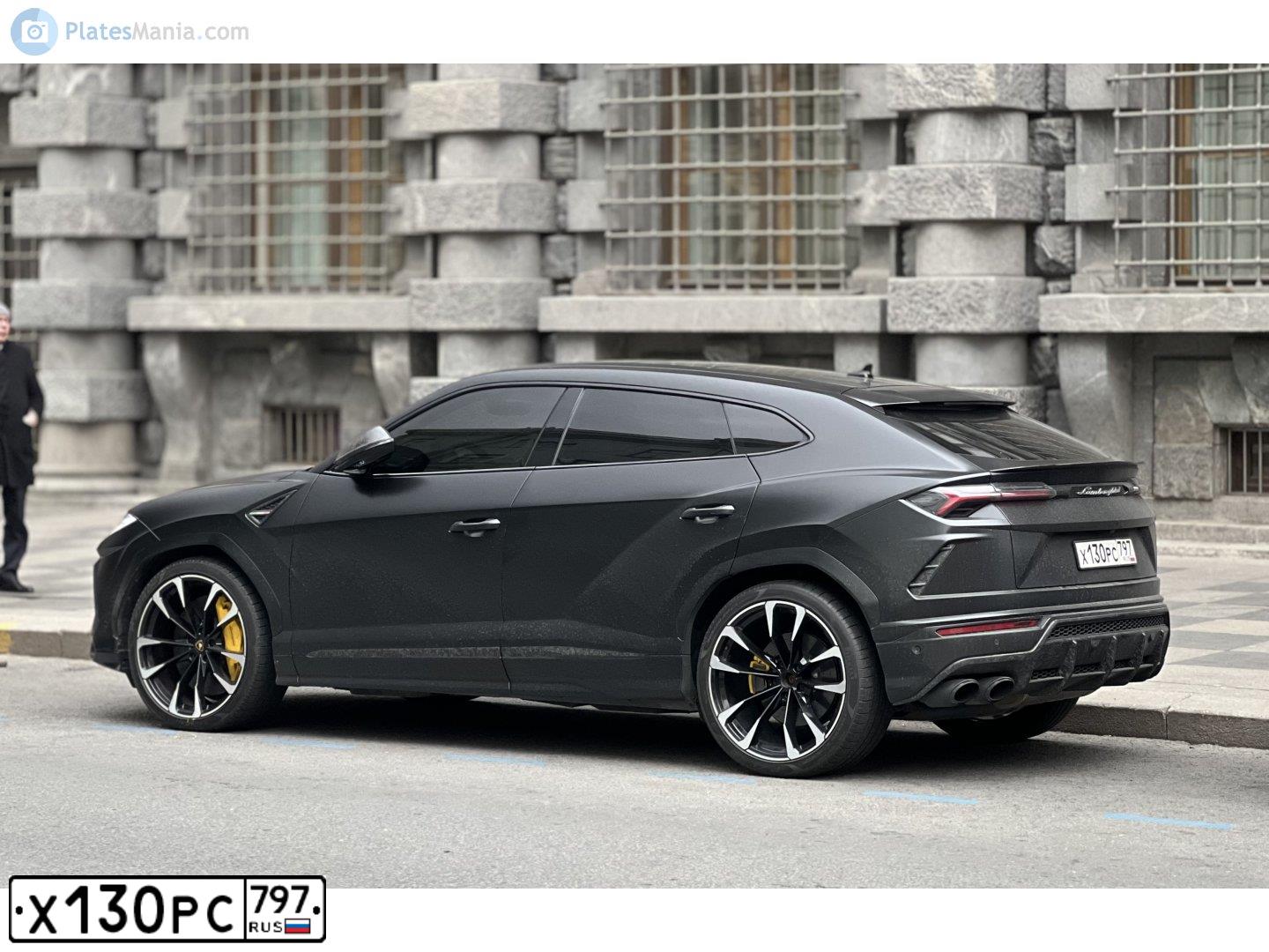 Фото автомобиля LAMBORGHINI URUS, 2020 — госномер У793СК797. Цвет: ЧЕРНЫЙ