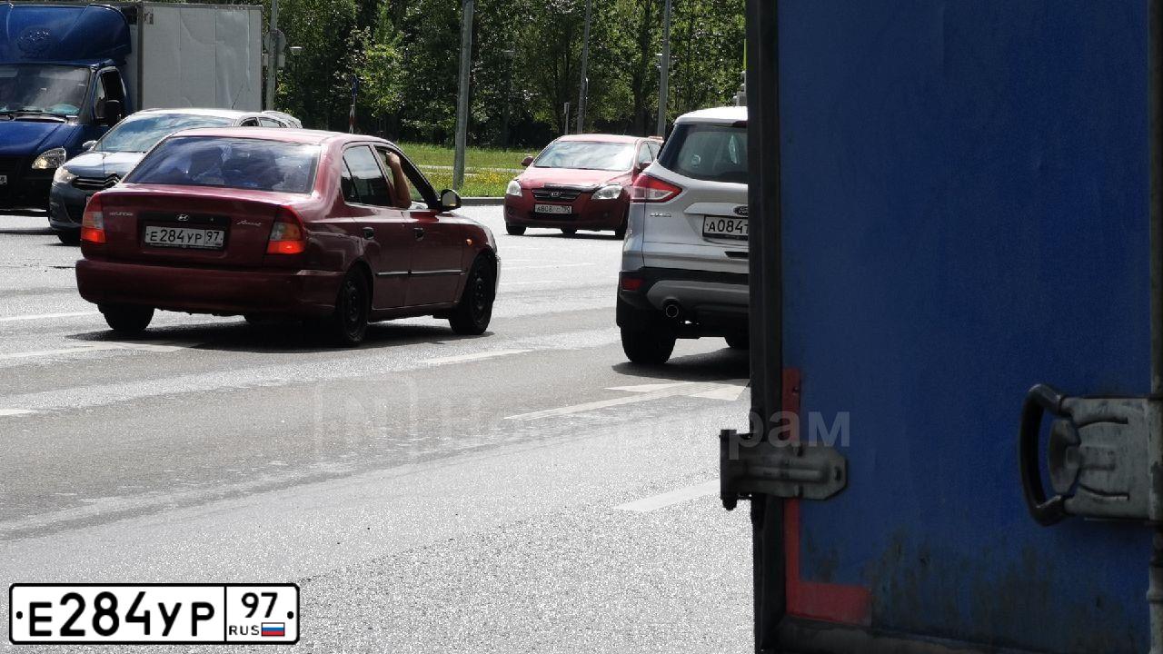 Фото автомобиля TAGAZ ACCENT, 2004 — госномер Е284УР97. Цвет: КРАСНЫЙ