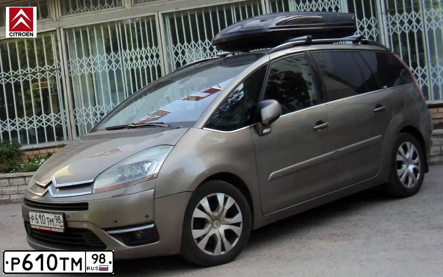 Фото автомобиля CITROEN C4 PICASSO, 2007 — госномер Р610ТМ98. Цвет: БЕЖЕВЫЙ